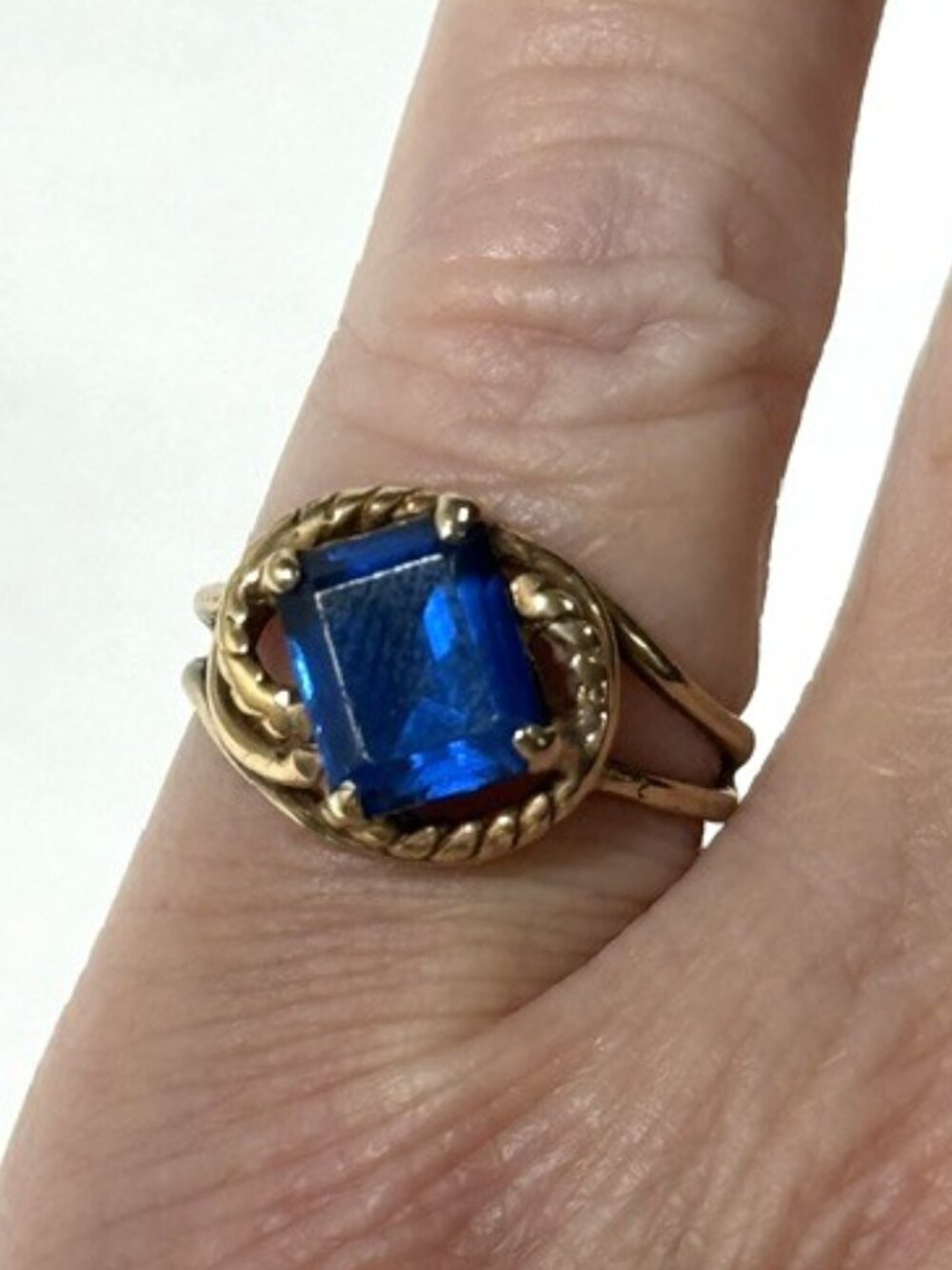 10K gold ring with blue spinel.